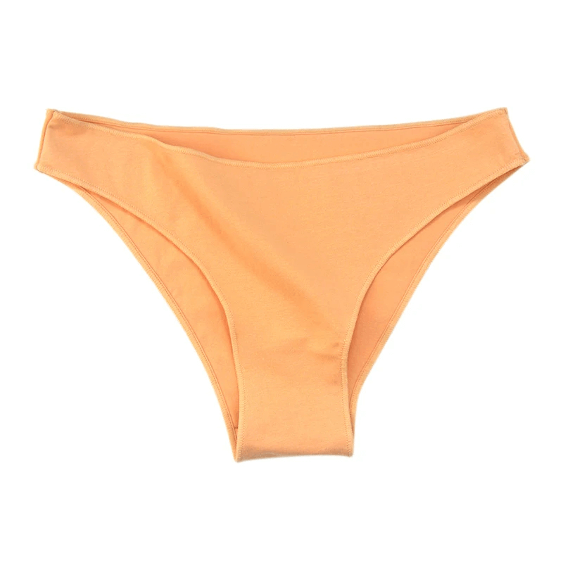 Breathable low-rise women's briefs in soft cotton blend, ideal for everyday comfort and style.